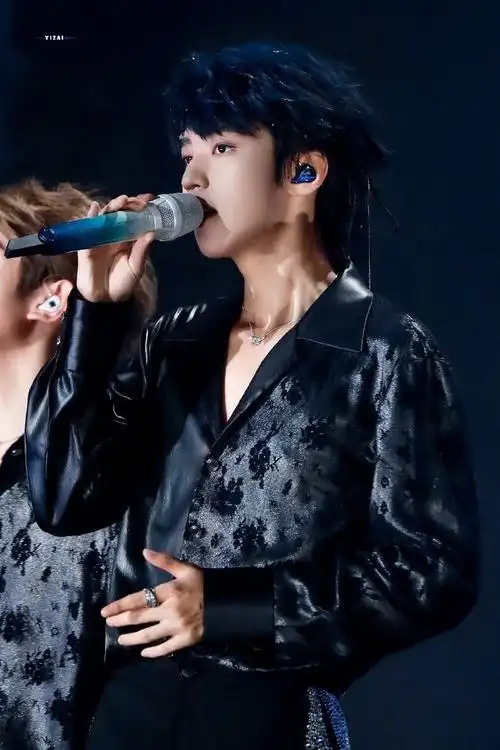 王俊凯超话#王俊凯新歌回望#谁家的乖猫猫吐舌头@tfboys-王俊凯回望