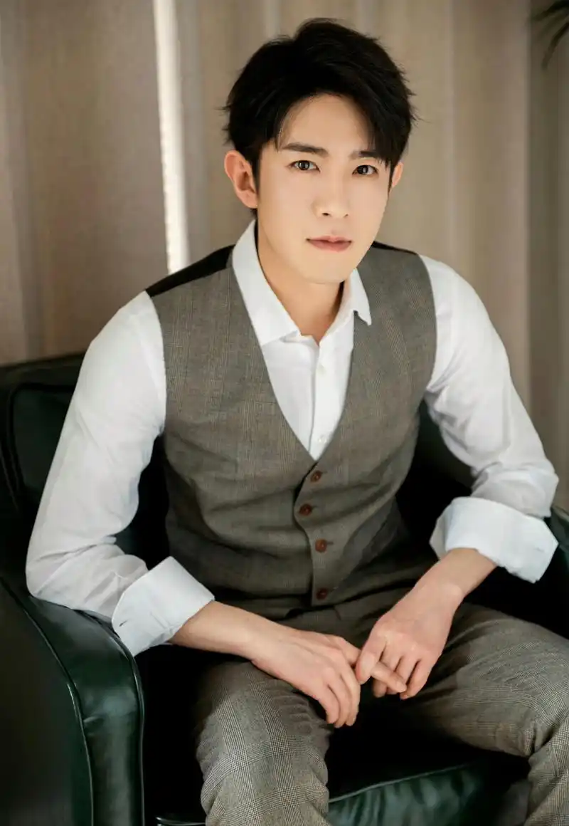 季肖冰# 预告的耽改隐婚生子瓜是季肖冰,女友孕肚明显,演的耽改是