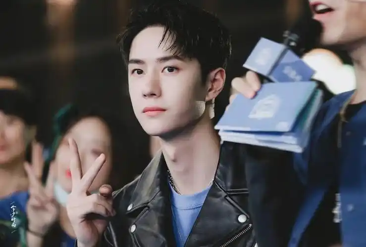 王一博壁纸:这颜值也真的太绝了,冷起来特别酷笑起来特别甜 - 知乎