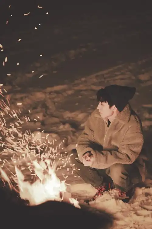 王俊凯[超话]# 一起堆雪人吧 ～ . 来自本甜俊凯有点酷 - 微博