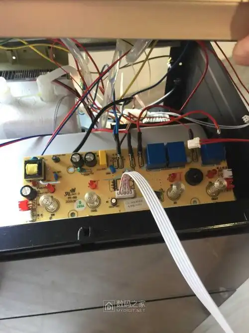 拆修才用不到一个月的志高吧台饮水机