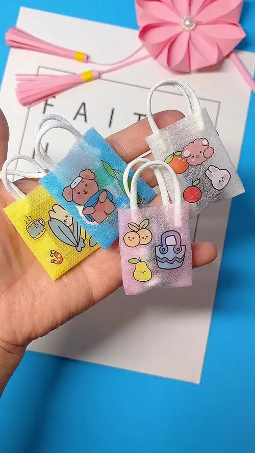 手工制作用口罩做迷你购物袋可以装好多小东西哦