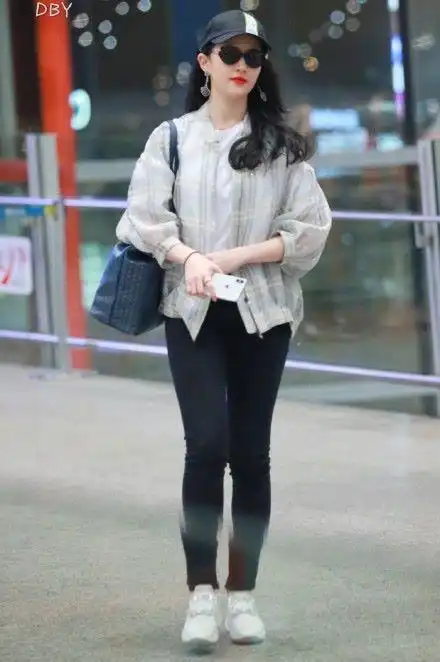 刘亦菲身材肥胖,俨然一个发福大妈,粉丝还称仙女不肯面对现实!