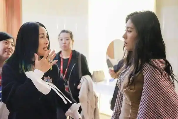 她曾参加中国好声音,未夺冠却收获爱情,29岁嫁给爱奇艺副总裁_李嘉格