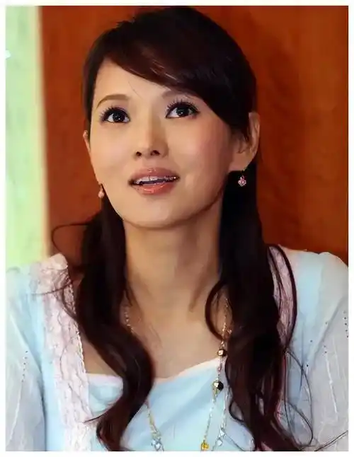 娱乐圈女明星一夜狂赚5000万揭秘两任老公皆恋爱脑