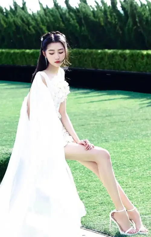 7年零点庆生!关晓彤甜蜜庆祝鹿晗生日