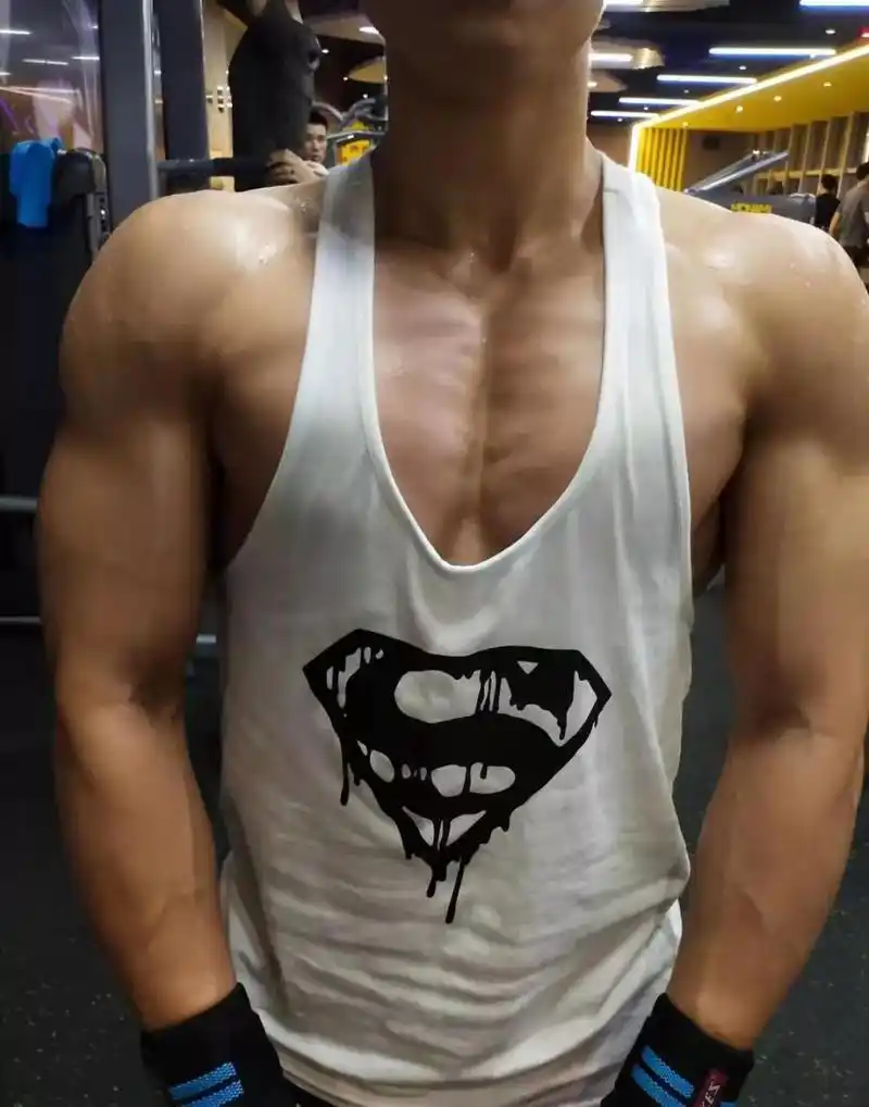 张艺兴的胸肌,把肌肉男们看哭了.