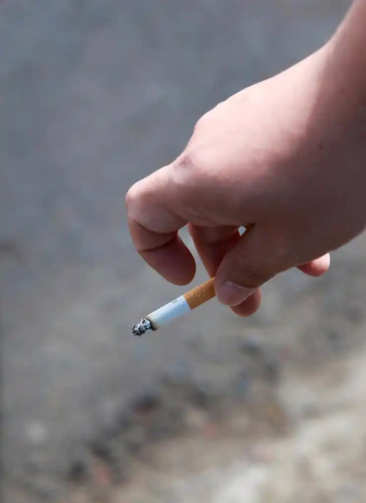 香烟,香烟中的手指