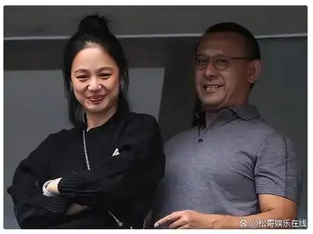 姜文周韵一家最新同框照俩儿子罕露正面身高惊人长相随了爸