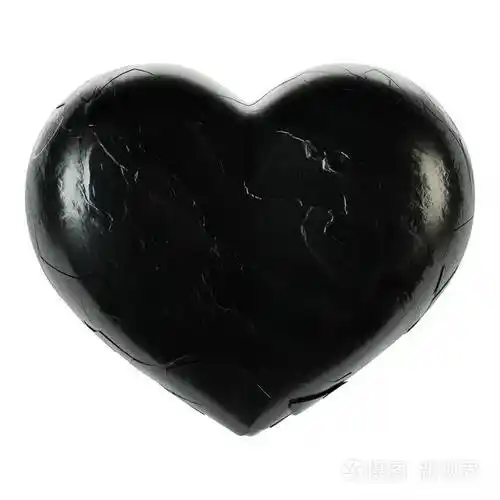 白色背景上破碎的黑色心脏三维渲染