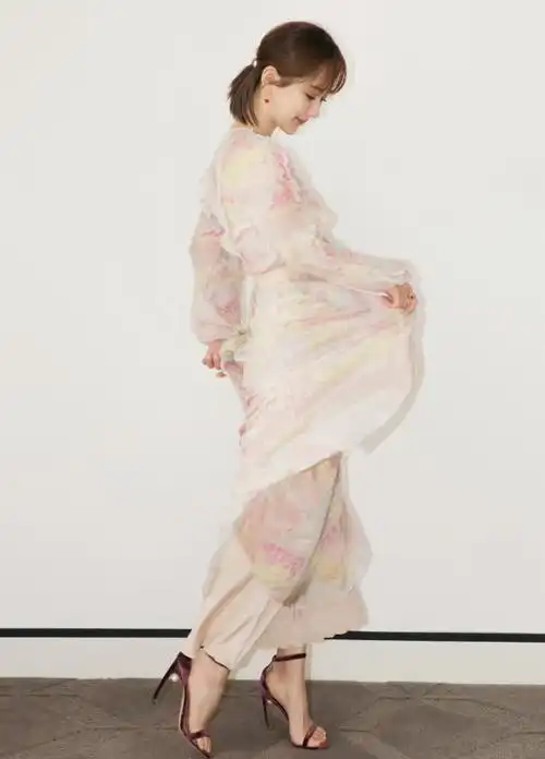 杨紫是咋回事?脚后跟居然"长角"了,大概会成为爆款了!