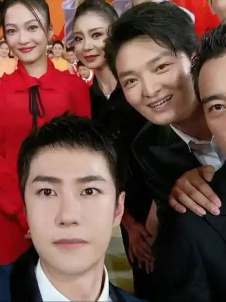 李易峰终于把王一博的自拍合照发出来了大家都好好看呐