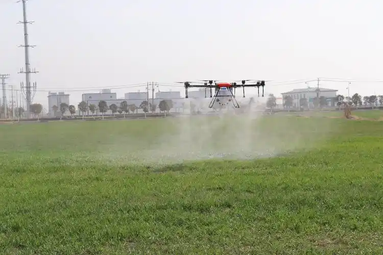 弓得d110max多功能植保无人机喷洒农药助力春耕