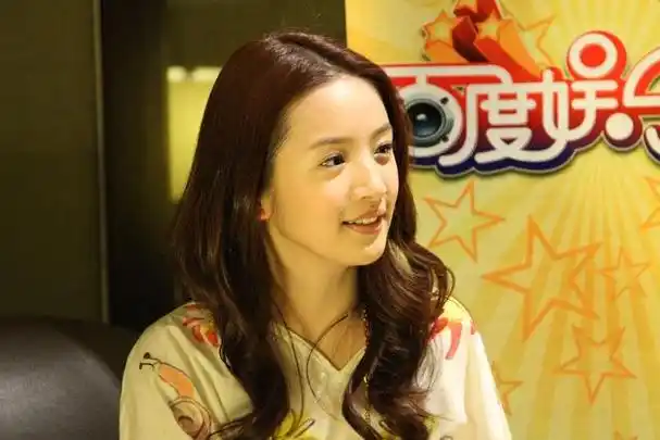 说起林依晨,大家都会想到她清纯可爱的形象,在那个年代,只要一提到不