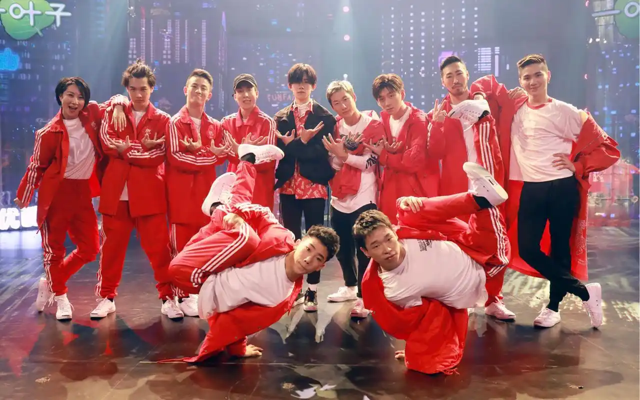 这就是街舞总决赛易烊千玺战队图片高清壁纸