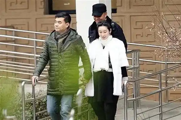 回顾王新军亲情有泪水对不起唐静此生不会辜负小7岁妻子秦海璐