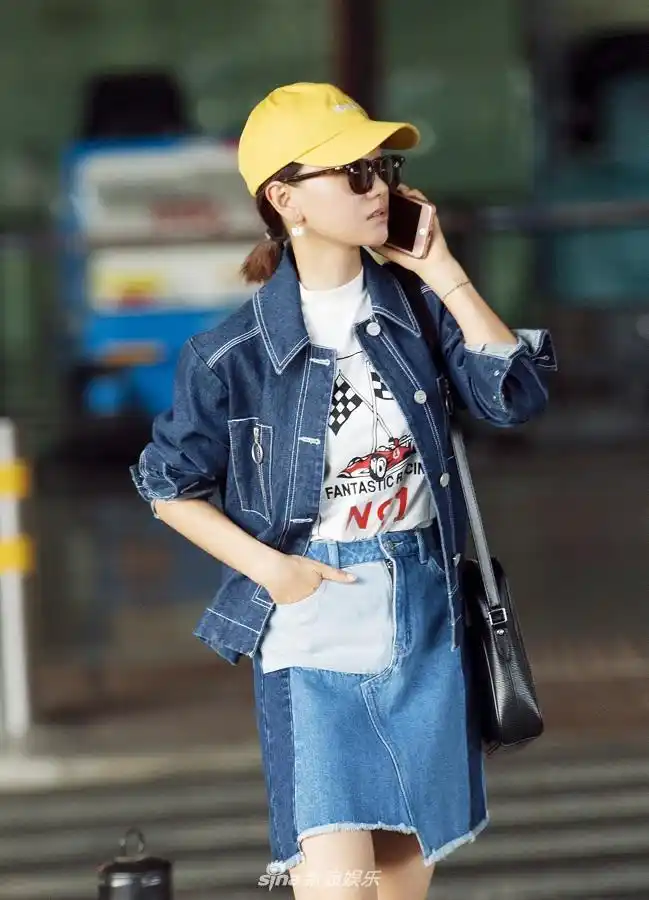 杨蓉牛仔造型时髦出街