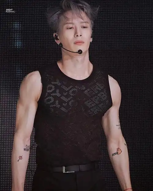 王嘉尔  完美的身材,肌肉还是那么耀眼