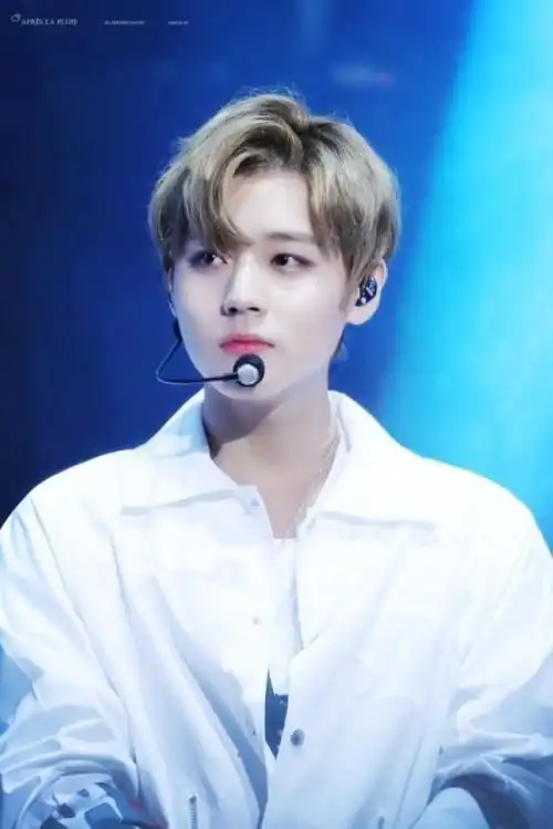 wannaone朴志训理想型(瘦下来的wannaone朴志训腹肌惊人)