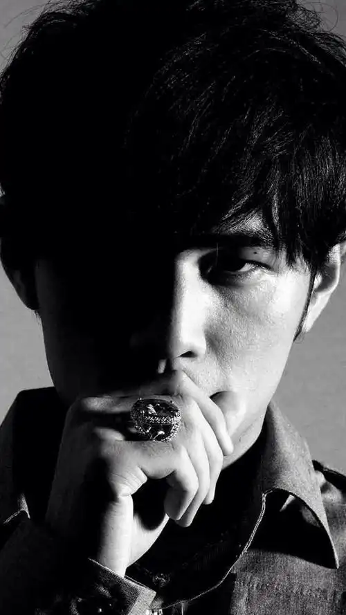 周杰伦帅气写真,高清图片,手机锁屏桌面-壁纸族