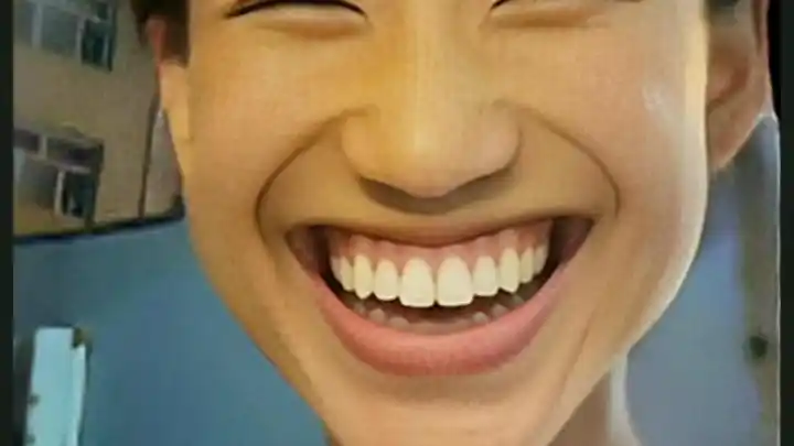 笑容逐渐变态的余志文