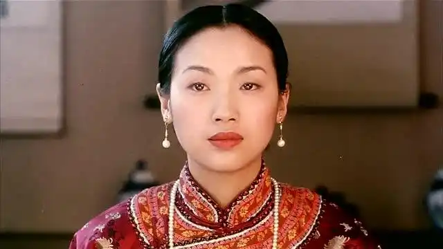 浓妆的吴倩莲不显艳俗反而更加美了,网友:漂亮就是好