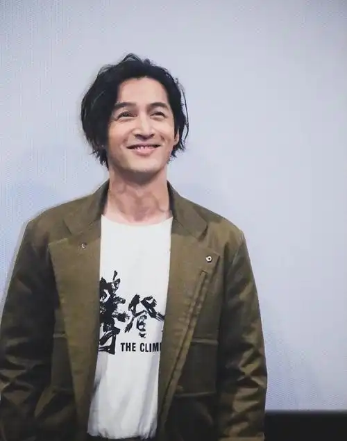 回顾同样小揪揪造型把王一博胡歌千玺放在一起差距出来了