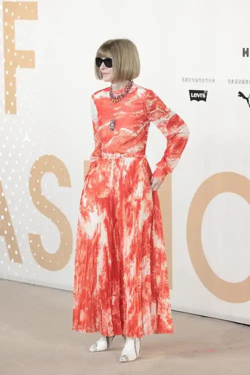 《vogue》中国版"最年轻"主编章凝官宣离职:网红起家