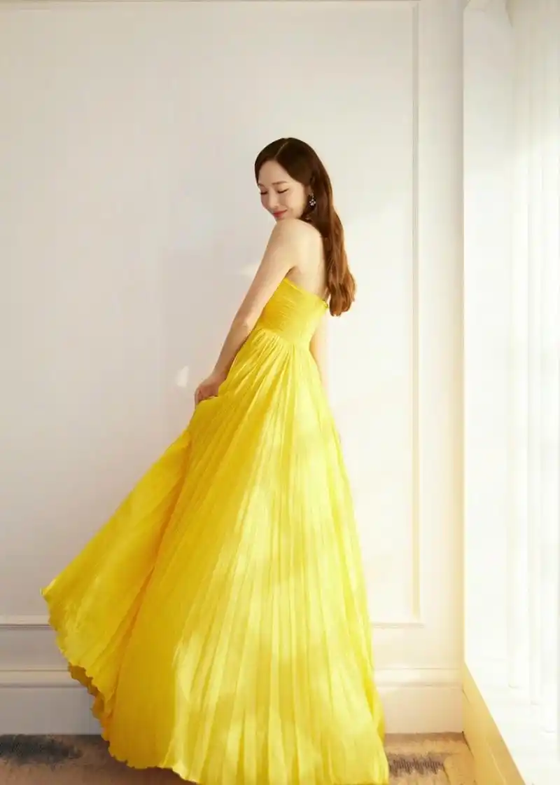 明星动态# #明星穿搭# #郑秀妍