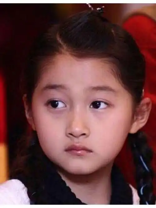 关晓彤的脸是垮吗近几天关晓彤参加活动生图照片大家都_圈子-新氧美容