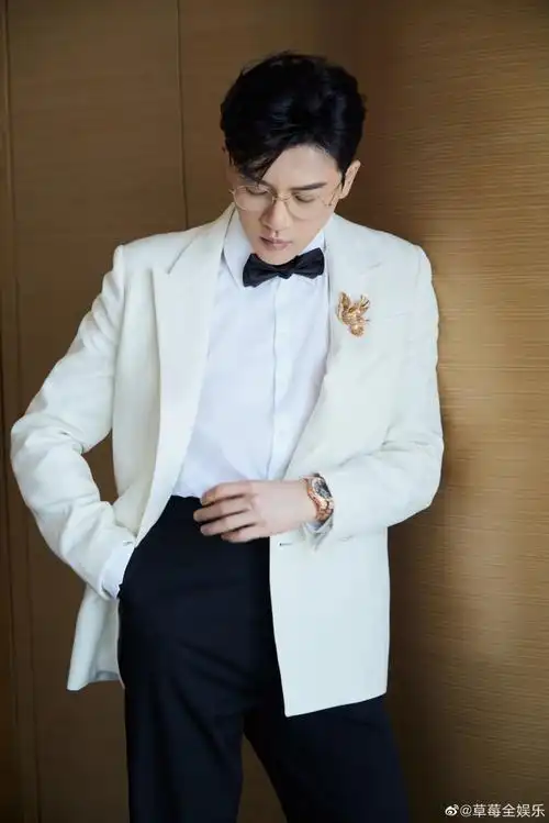 苏有朋金鸡奖金丝眼镜白西装造型##苏有朋金鸡奖造型