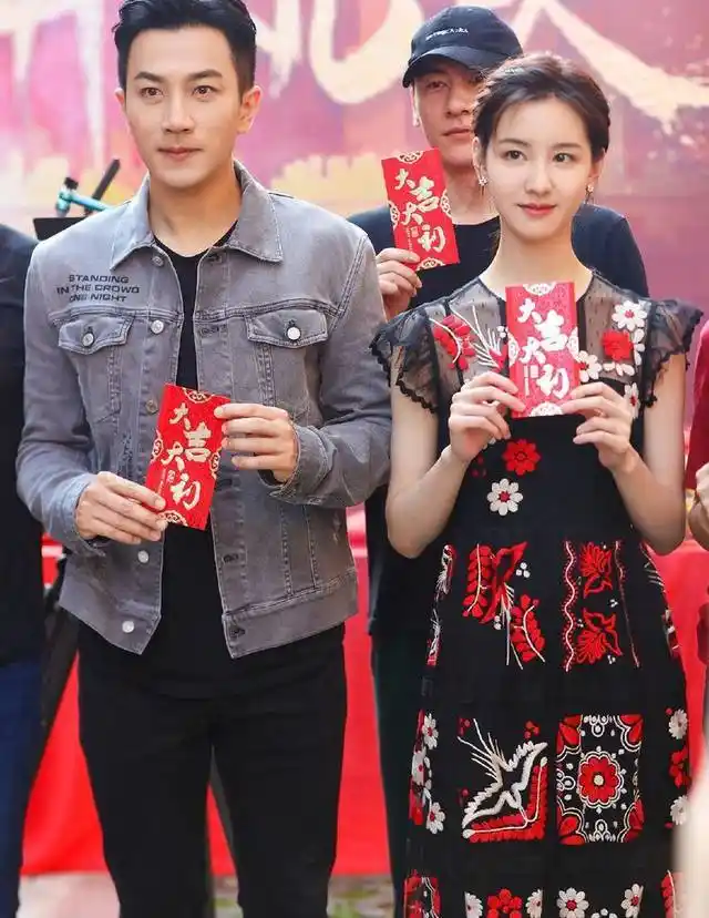 刘恺威新戏开拍和小19岁陈都灵配一脸男帅女美挑战最萌年龄差