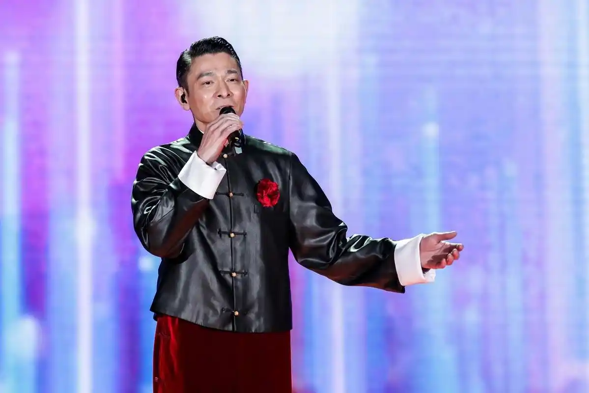 最有爱心最低调的娱乐圈5位明星,最后一位让人不得不佩服!