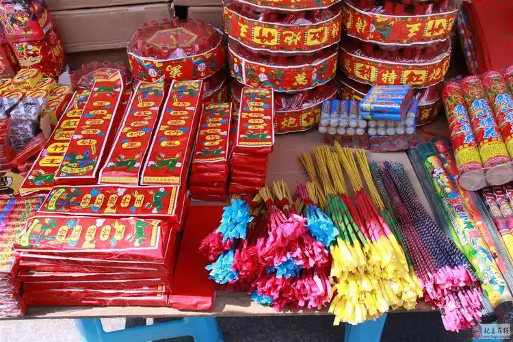 杞县高阳路口烟花爆竹来报道