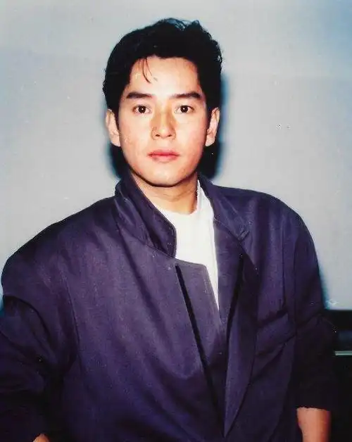 谭咏麟:骗妻子丁克15年,却和19岁情妇生子,多年后追悔莫及