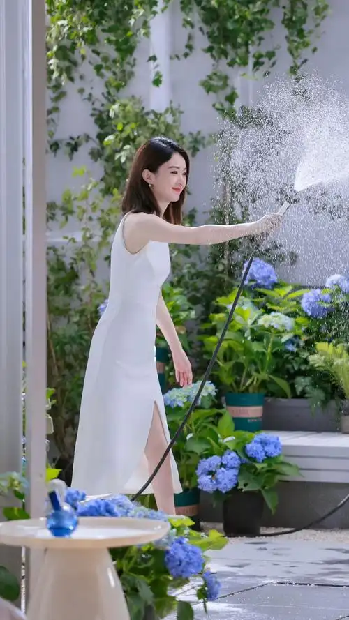 赵丽颖白裙好温柔