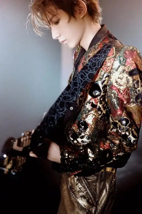 王源第一look##王源烟熏妆乐队造型