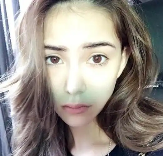 昆凌晒素颜自拍 逆天卷翘睫毛超抢镜