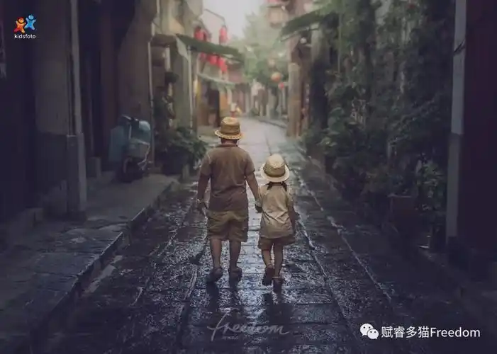 我们走过的每一条小巷都留下了兄妹俩的背影