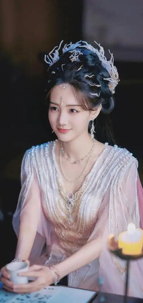 李一桐古装美图_网易订阅