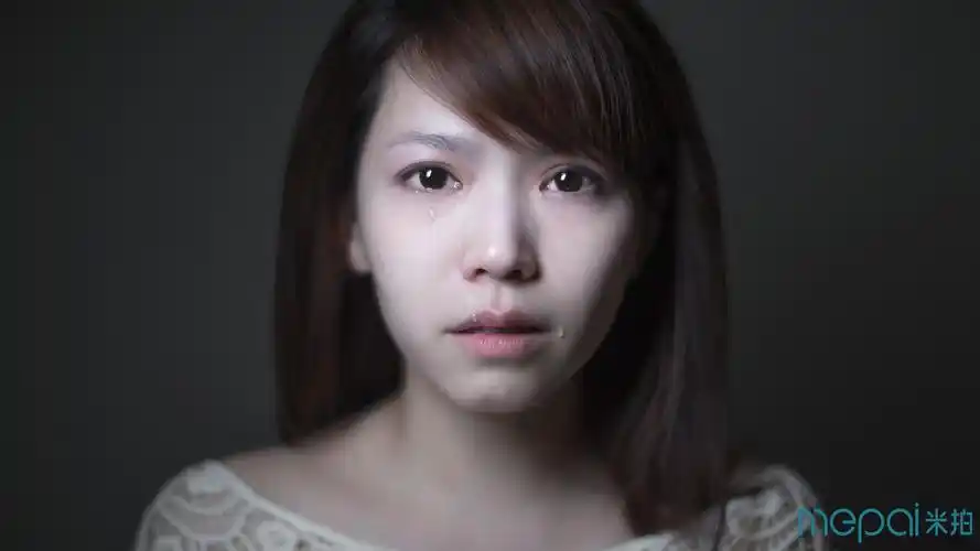 拍500个女孩的哭泣照,致我们终将失去的胶原蛋白
