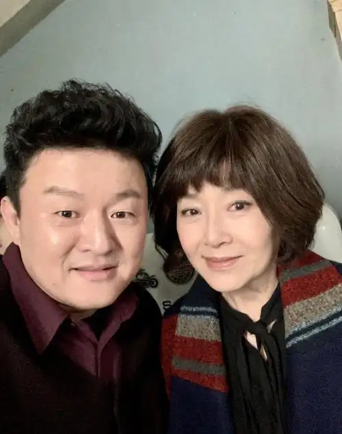 都市偶像剧《心的转换》杀青 青岛籍演员张磊饰演代露娃父亲