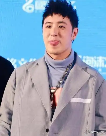 潘玮柏近照发福变胖,本人超像郝邵文,网友大呼快减肥!