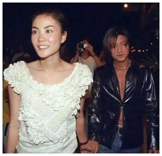 谢霆锋王菲遭遇娱乐圈残酷批评秀恩爱成热门话题