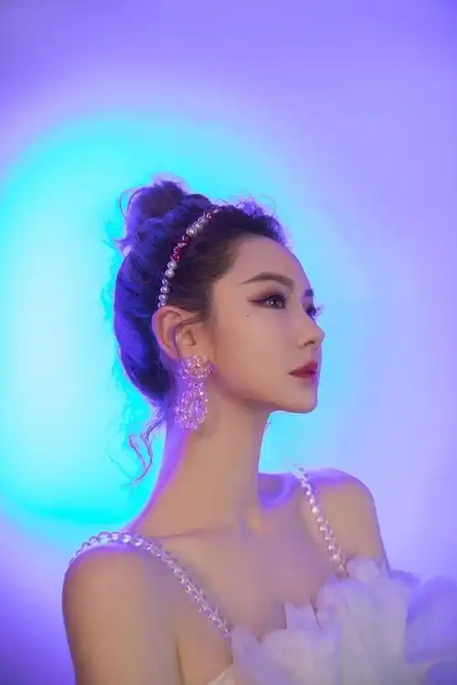 戚薇只要不说话就美到爆丸子头搭配珍珠发箍仙女本仙下凡了