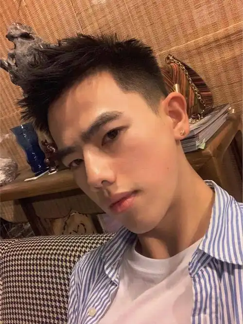 男生5cm凌乱湿短发,又帅又显脸瘦!