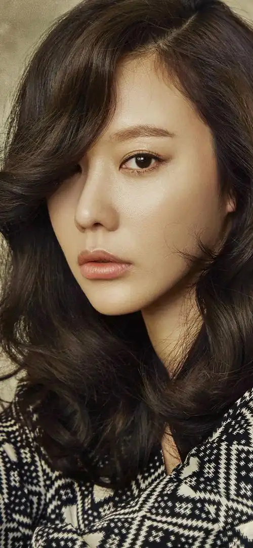 卷发高冷的韩国女星头像图片