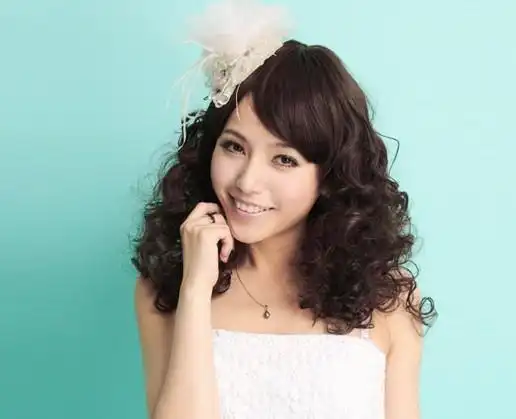 超养眼女生烟花烫发型图片