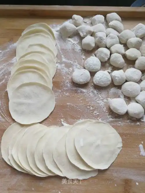 五花肉马蹄饺子