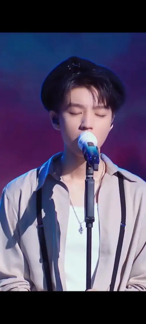 王俊凯怼脸千万级直拍——想